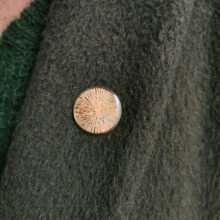 het onverharde pad pins - zon